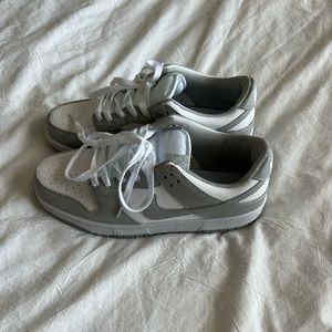 Nike low dunk gray/white